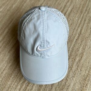 Nike AeroBill Heritage86 Golf Hat Cap Embroidered Swoosh Laser Perforations Blue